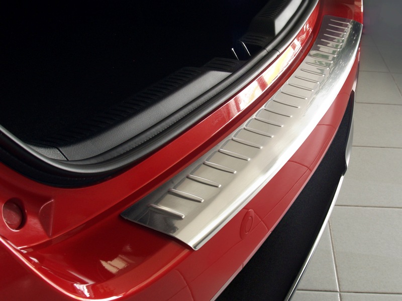 Listwa ochronna zderzaka tył bagażnik Toyota Auris II 2013